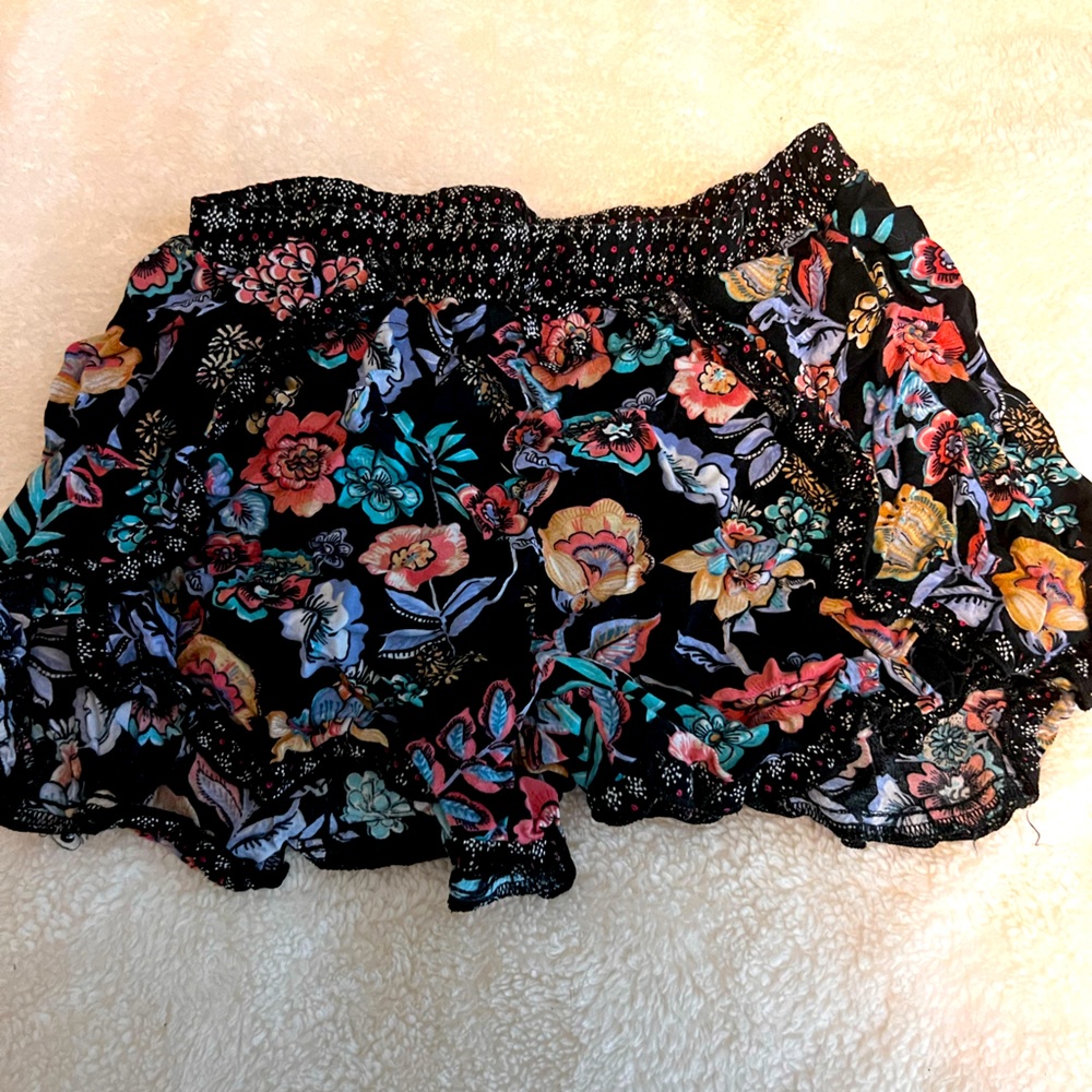 floral flouncy shorts